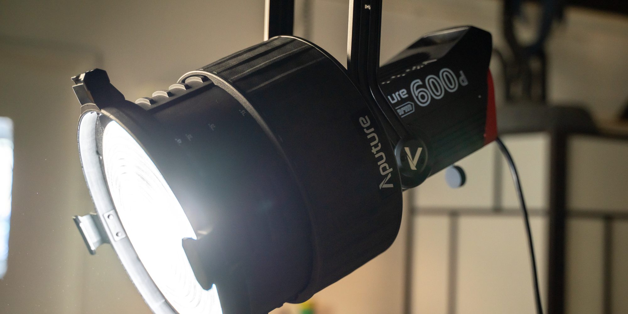 Lampa LED Aputure Light Storm LS 600d - V-mount - Zdalne sterowanie